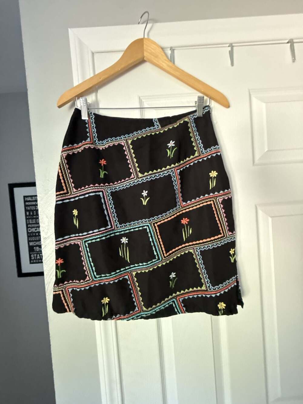 Harold's Vintage Black Linen-Blend Embroidered Floral Motif Mini Skirt